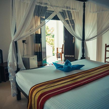 Bisandu Guesthouse Mirissa Esterno foto