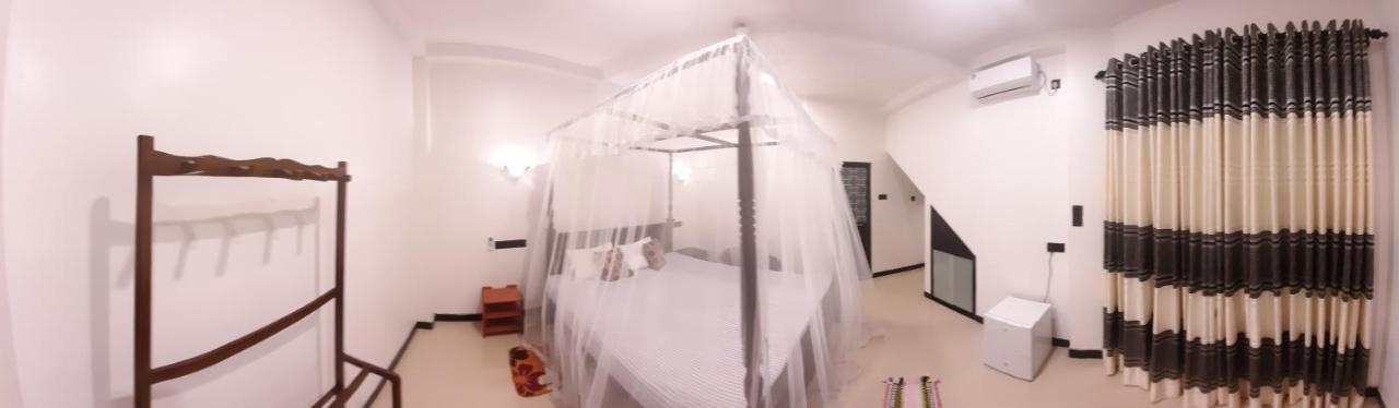 Bisandu Guesthouse Mirissa Esterno foto