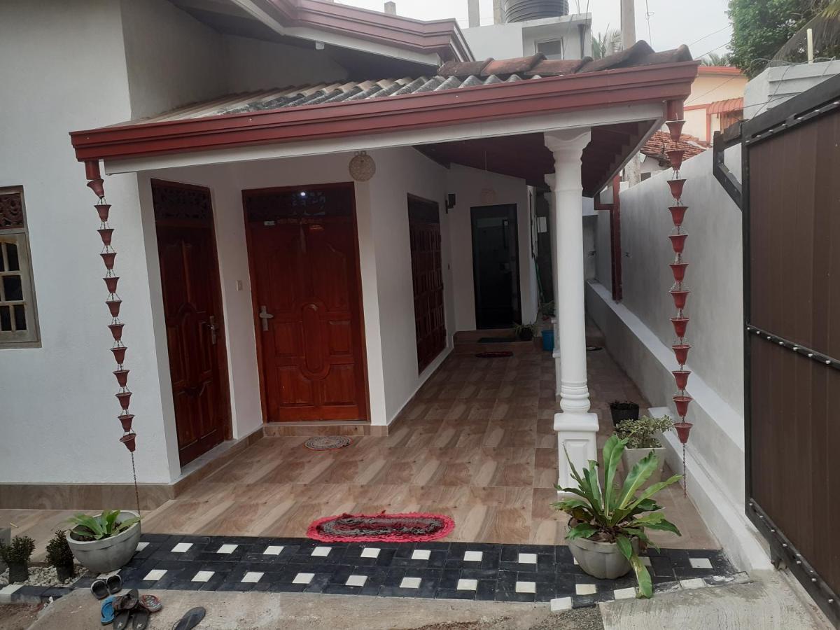 Bisandu Guesthouse Mirissa Esterno foto