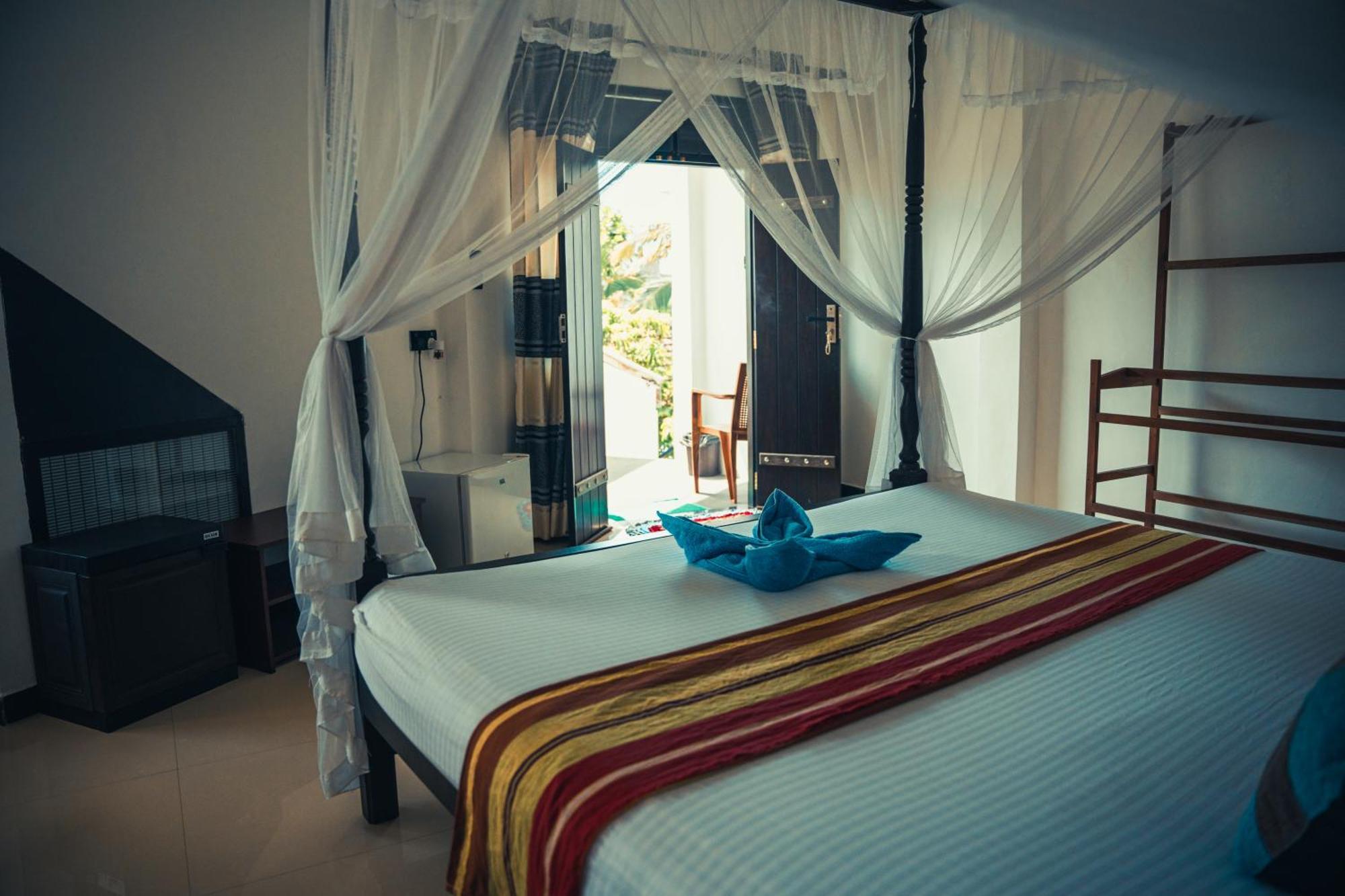 Bisandu Guesthouse Mirissa Esterno foto