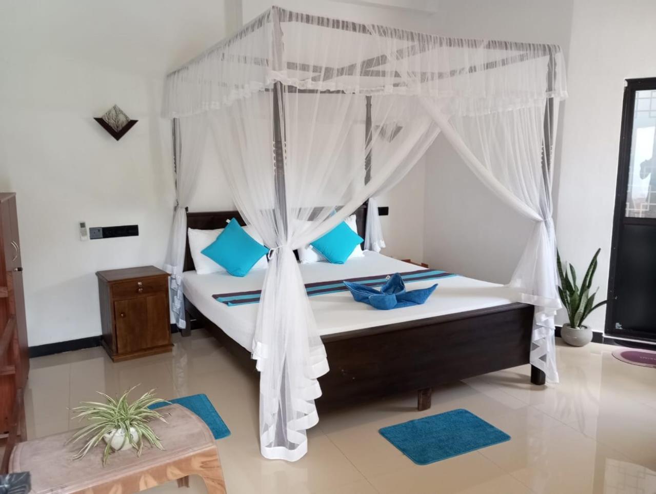 Bisandu Guesthouse Mirissa Esterno foto