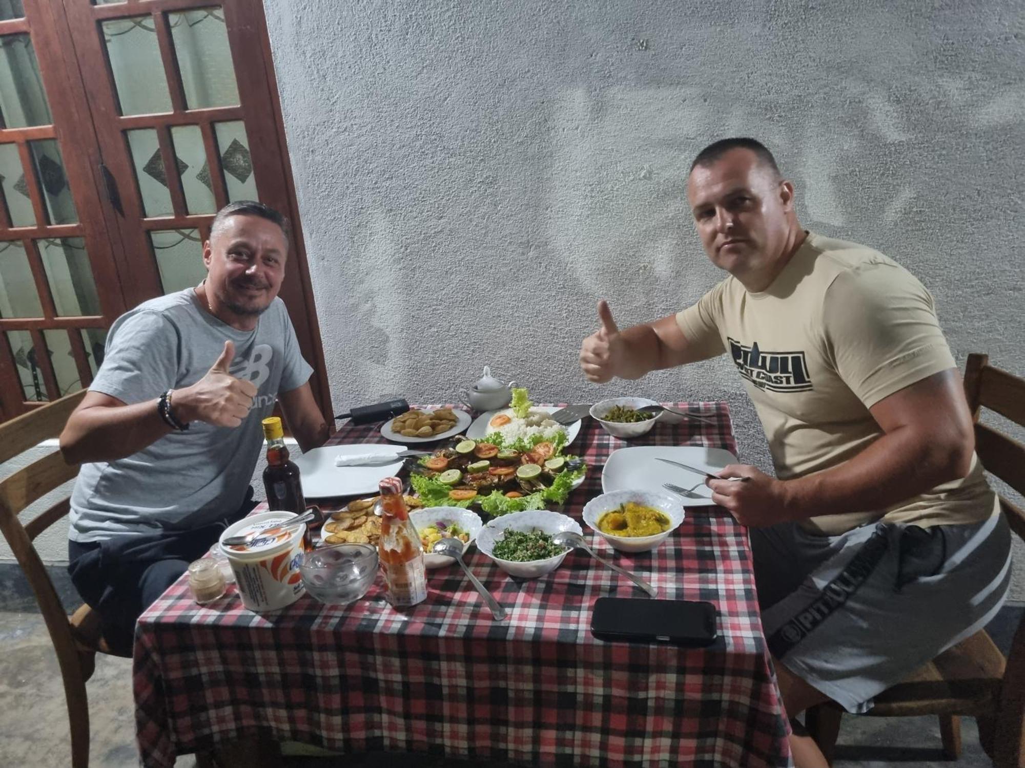 Bisandu Guesthouse Mirissa Esterno foto