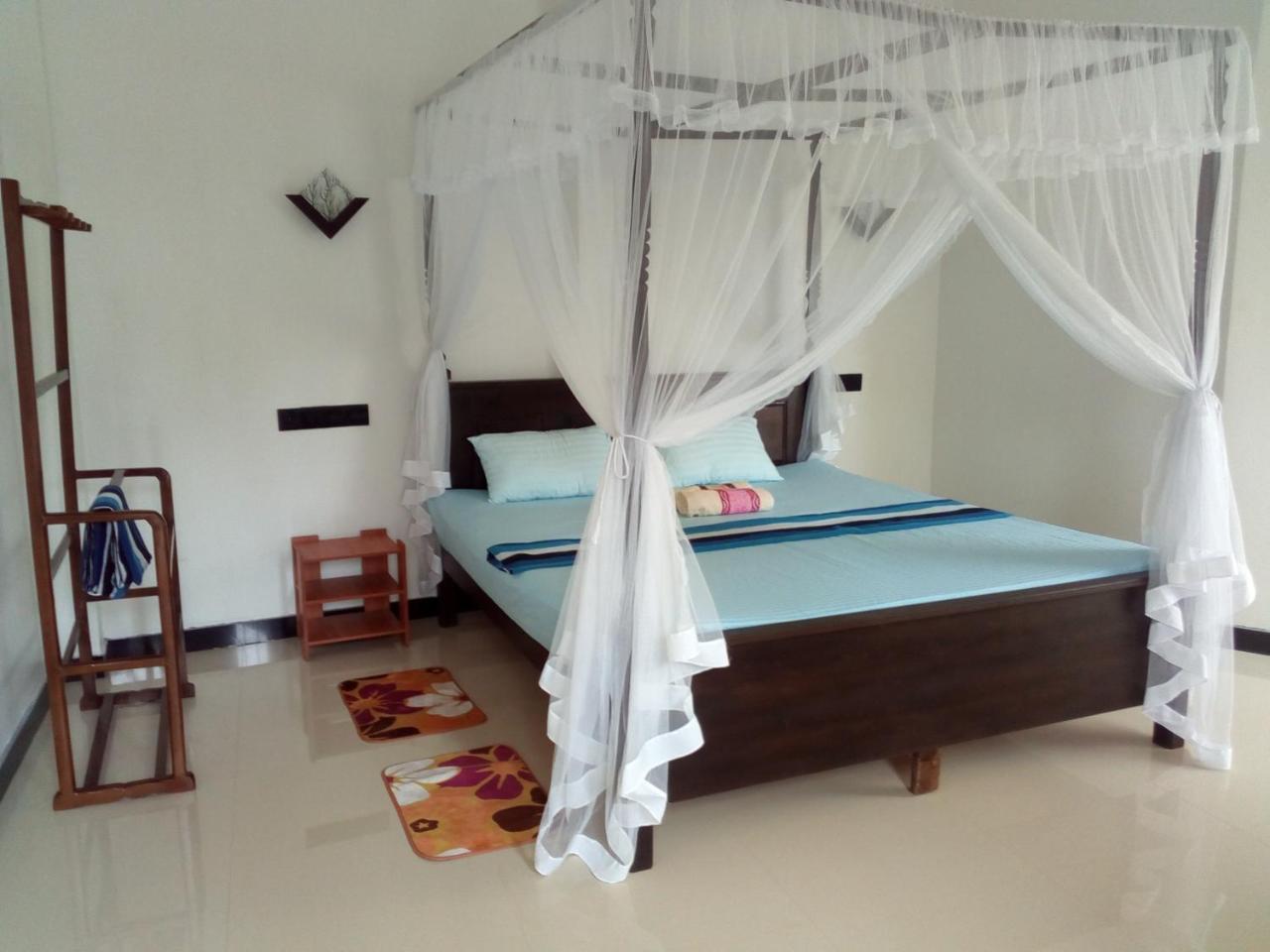 Bisandu Guesthouse Mirissa Esterno foto