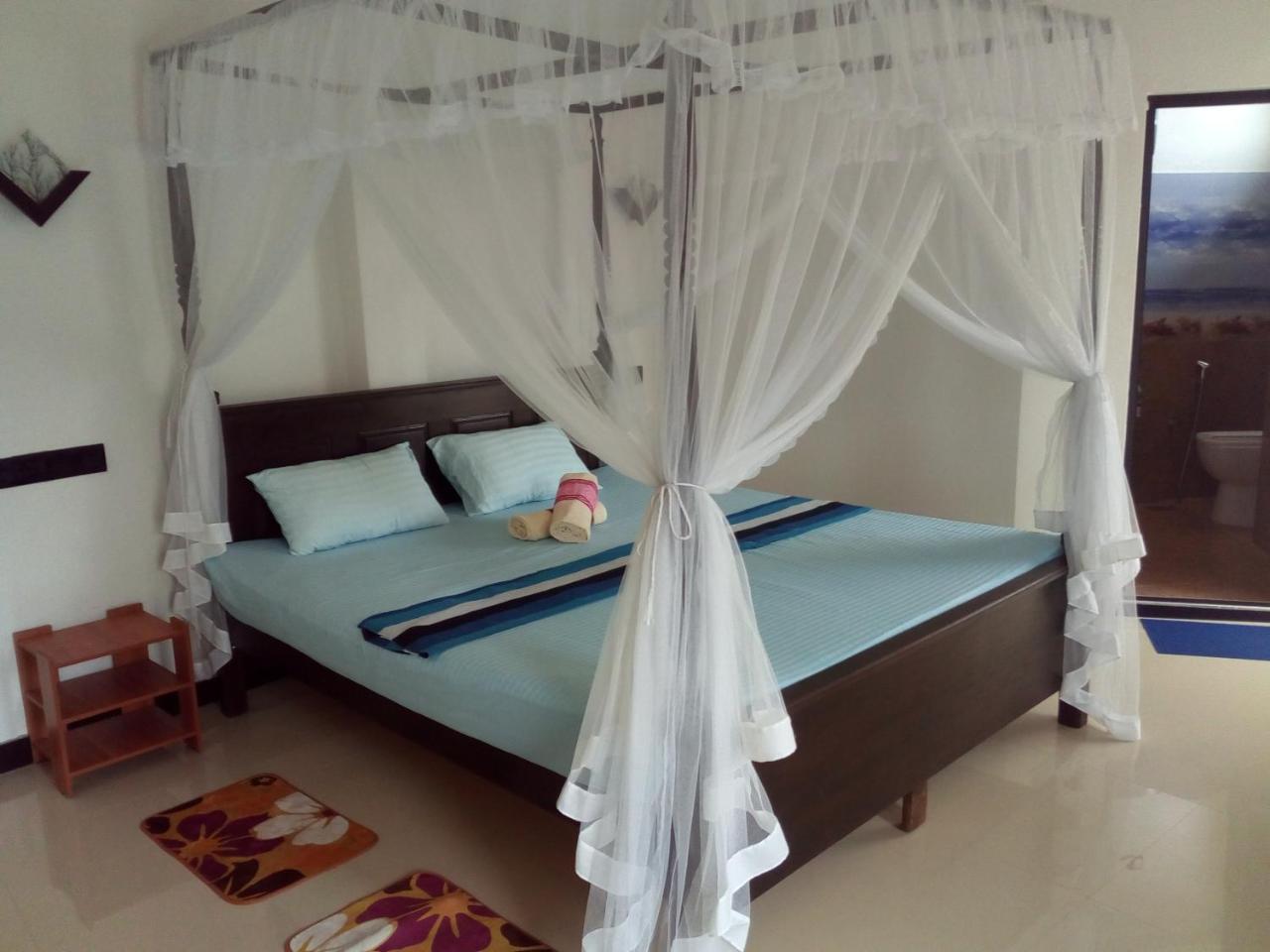 Bisandu Guesthouse Mirissa Esterno foto