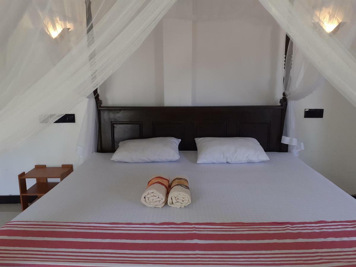Bisandu Guesthouse Mirissa Esterno foto