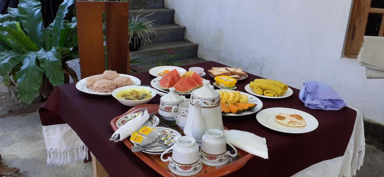 Bisandu Guesthouse Mirissa Esterno foto